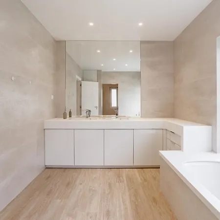 Aroeira Modern Grand With Pool By Homing * Aroeira (Setubal)