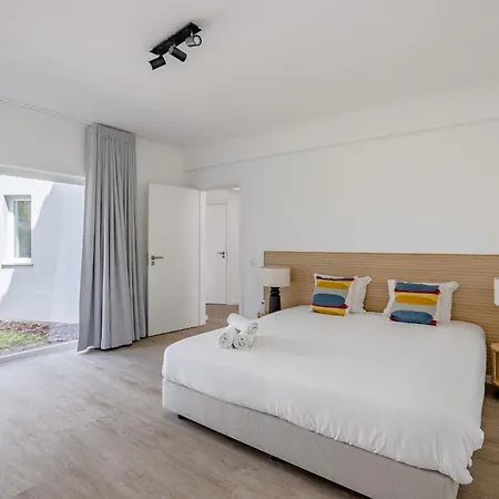 Aroeira Modern Grand With Pool By Homing